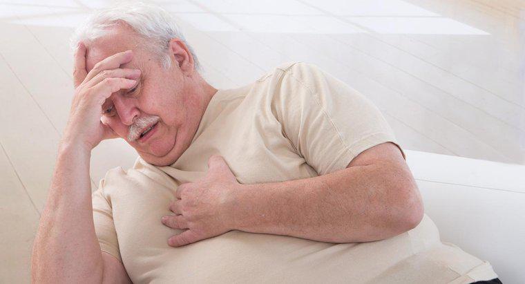 Quais são os sintomas de um ataque cardíaco nos homens?