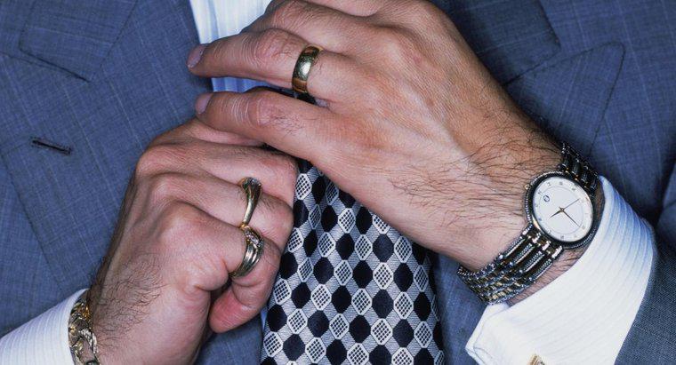 Como você descobre qual é o tamanho do anel dos seus homens?