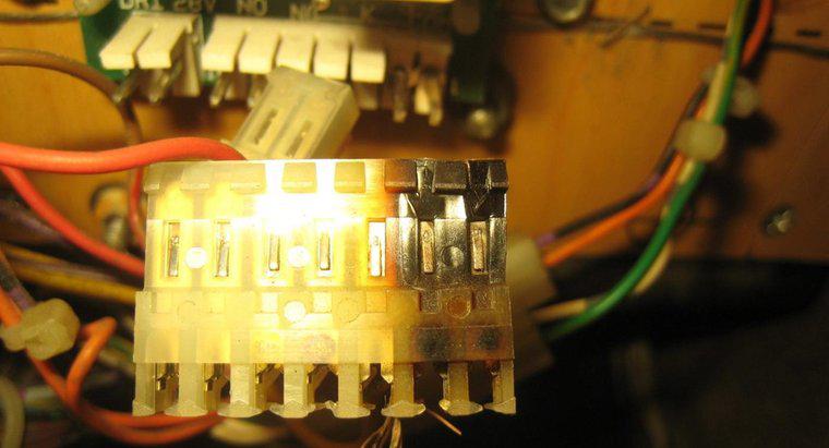 Como você verifica se há um curto-circuito em uma casa?