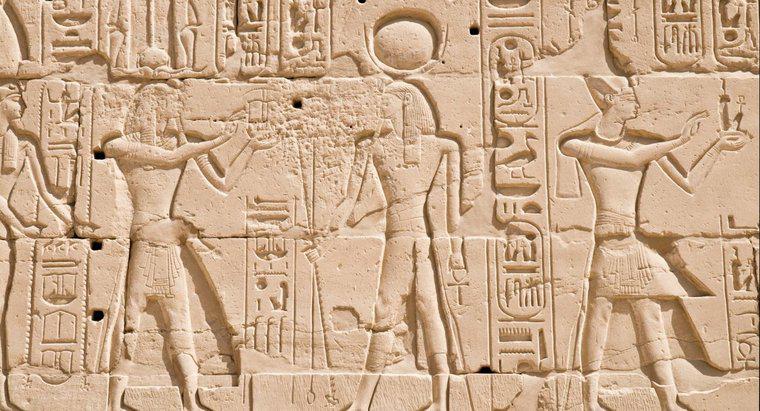 Por que os antigos egípcios usavam hieróglifos?
