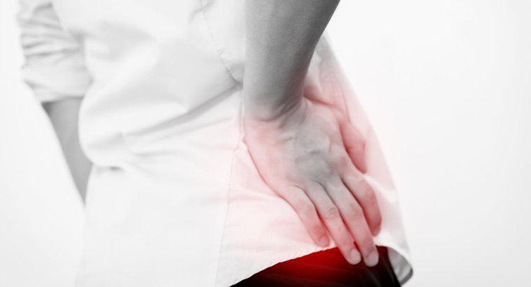 Quais são algumas das possíveis causas de dor súbita no quadril sem uma lesão anterior?