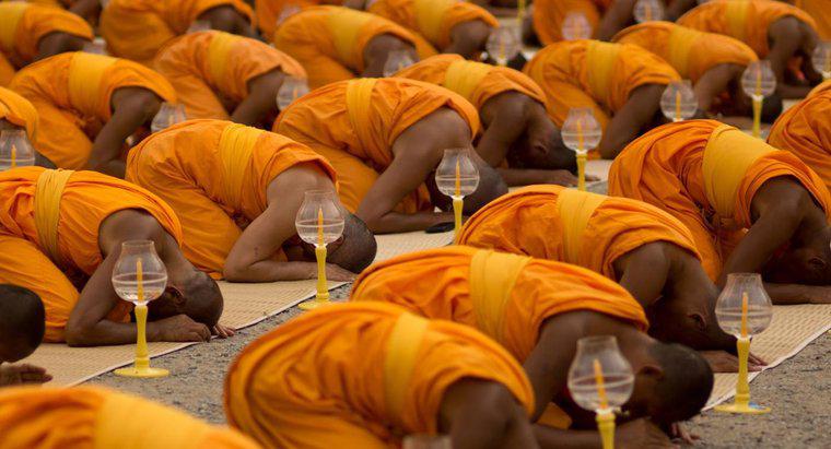 Por que os budistas usam túnicas laranja?