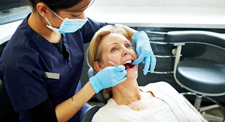 Quais são os sinais de cárie dentária?