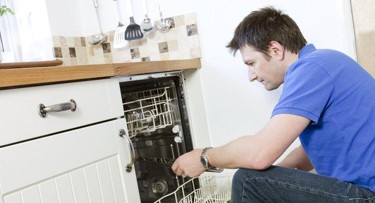 Como você pode solucionar o problema de uma máquina de lavar louça Kenmore que não esgota?