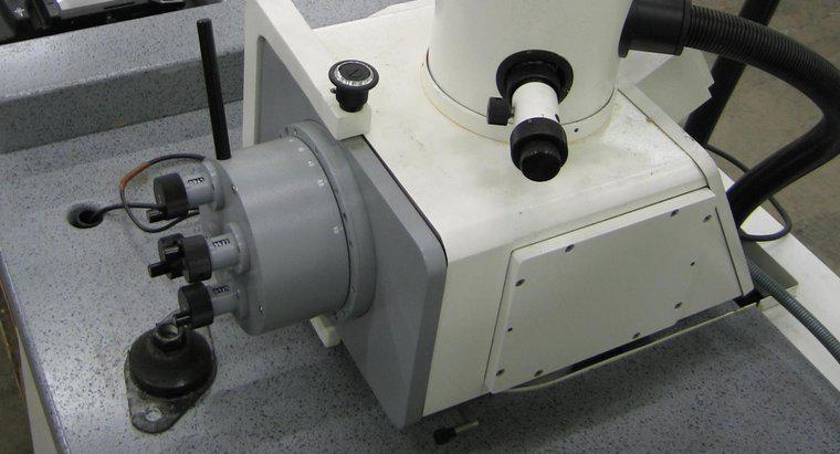 Como funciona um microscópio eletrônico?
