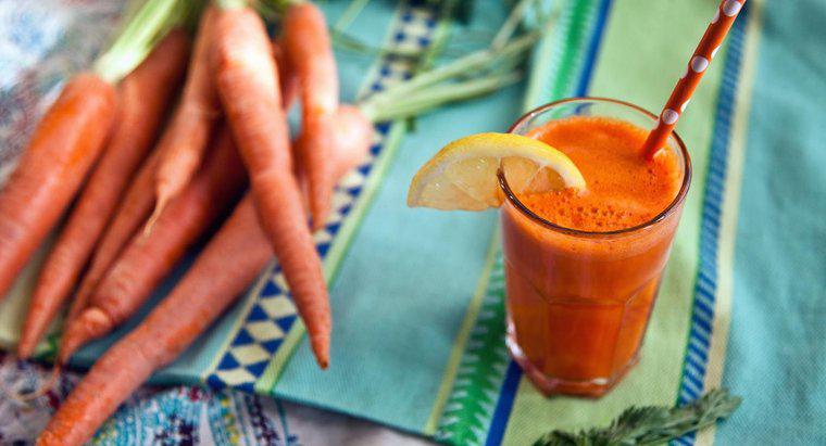 Quais são os efeitos de muito suco de cenoura?