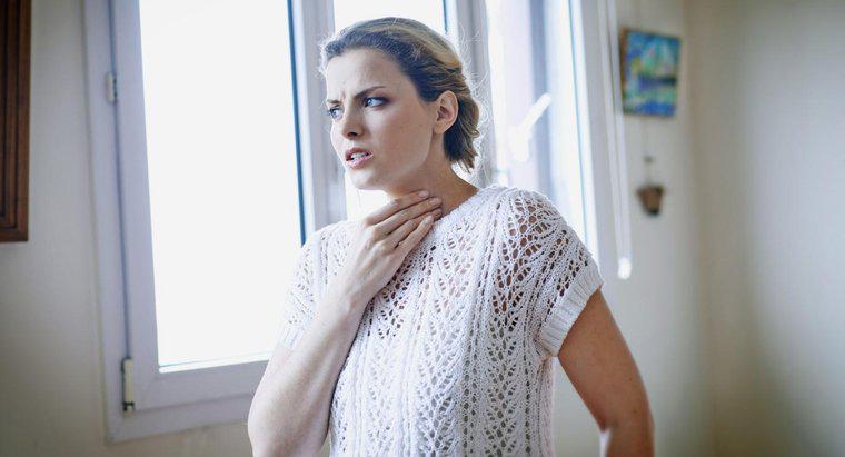 O que causa tosse seca e coceira na garganta?
