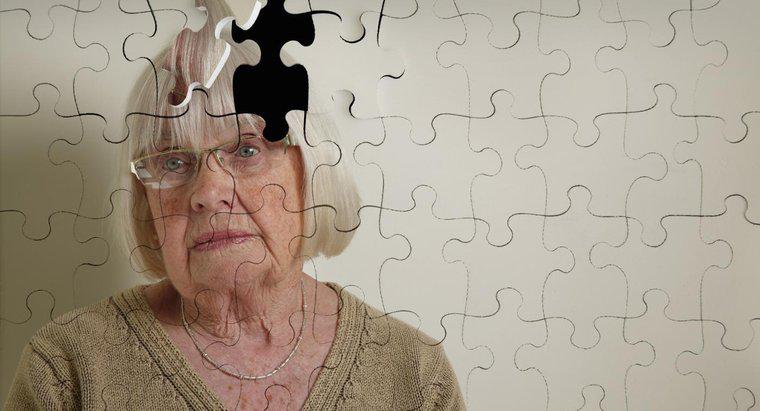 Quais são os estágios avançados da demência?