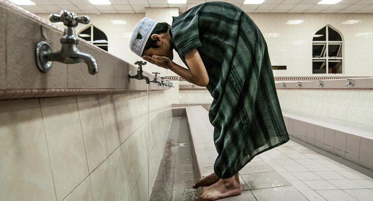 Por que os muçulmanos se lavam antes de orar?