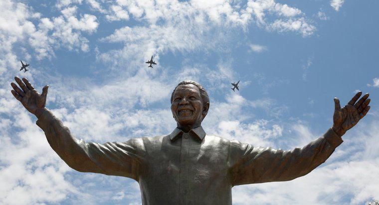 Por que Nelson Mandela foi preso por 27 anos?