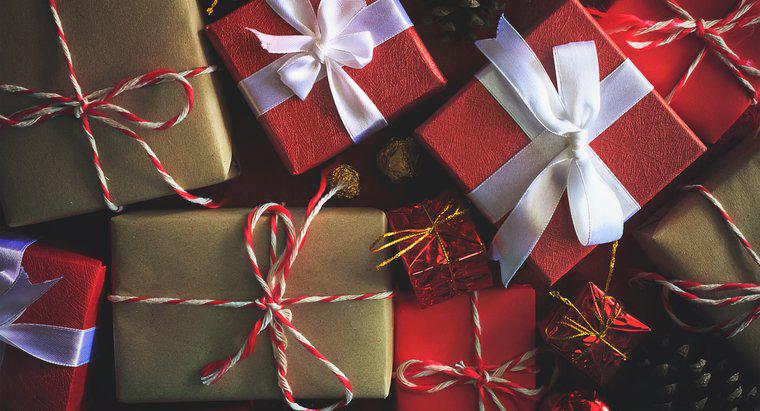 Quais são alguns cumprimentos de Natal tradicionais em diferentes idiomas?