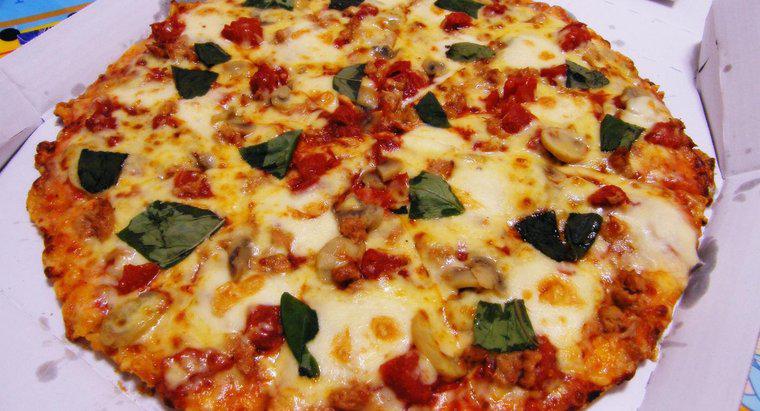 Quantas fatias existem em uma pizza extragrande da Domino's?