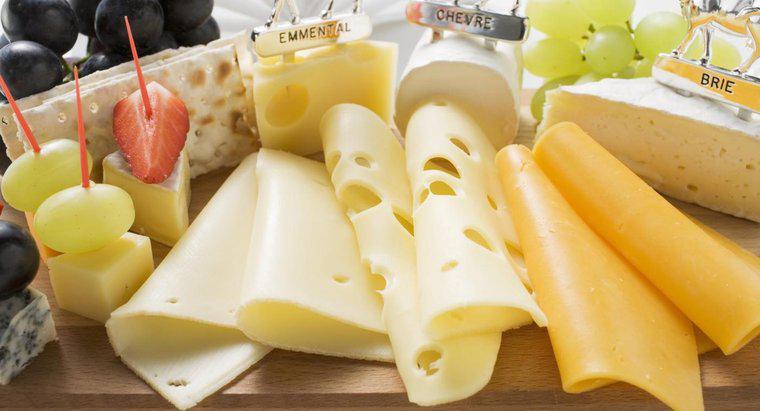 Quanto tempo pode o queijo permanecer sem refrigeração?