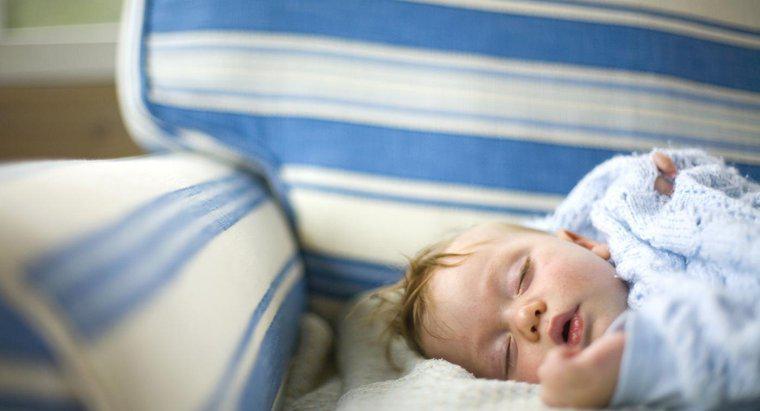 Por quanto tempo uma criança de 2 anos deve tirar uma soneca?