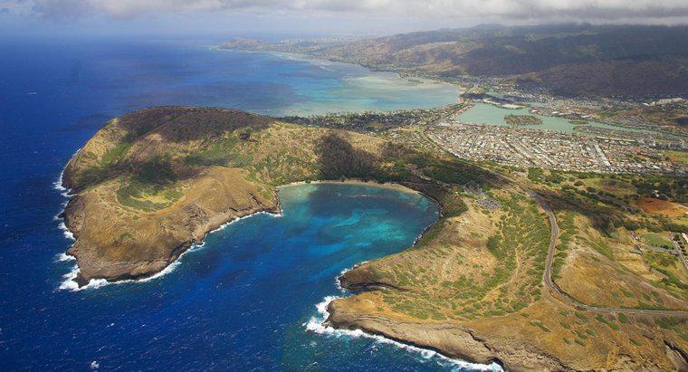 Qual estado é devido ao norte do Havaí?