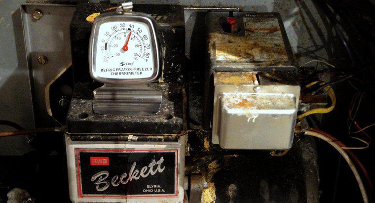 Com que freqüência um forno deve ser mantido e reparado?