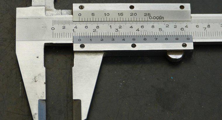 Quais são as partes principais de um compasso de calibre Vernier?
