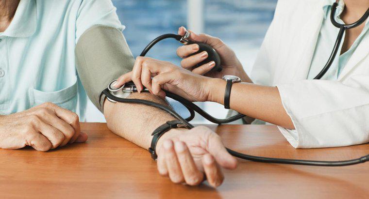 Qual é a faixa normal de pressão arterial para homens?