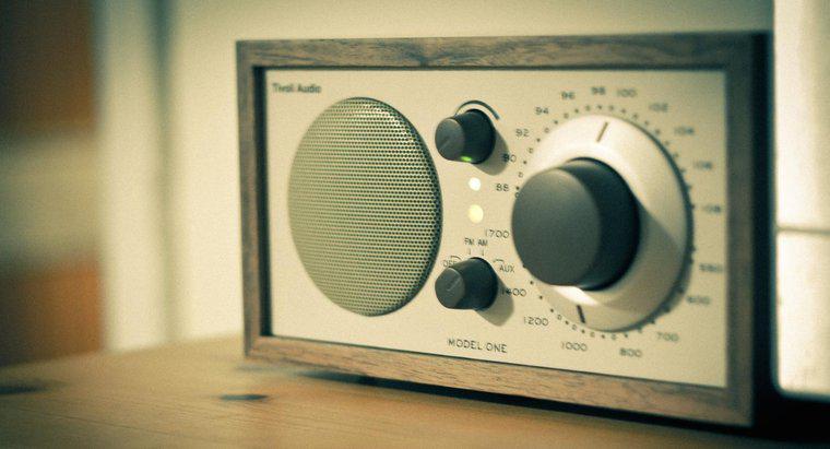 Quais são as diferenças entre TV e rádio?