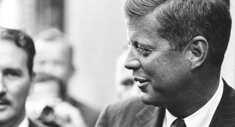 Quem concorreu contra Kennedy na eleição de 1960?