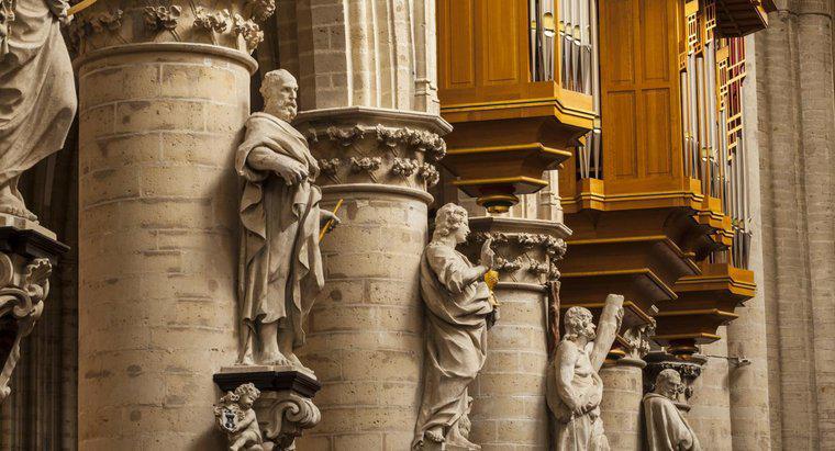 Qual é a diferença entre discípulos e apóstolos?