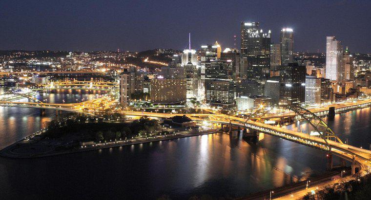 O que três rios se encontram em Pittsburgh?