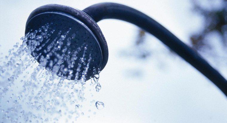 Qual é a vazão de um chuveiro típico?