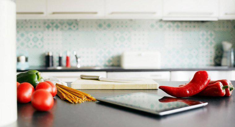 Qual é a largura padrão de uma bancada de cozinha?