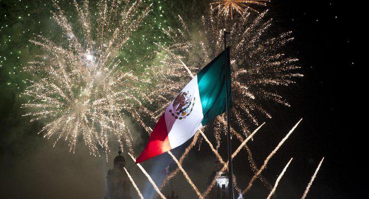 Qual grupo liderou a busca pela independência mexicana?