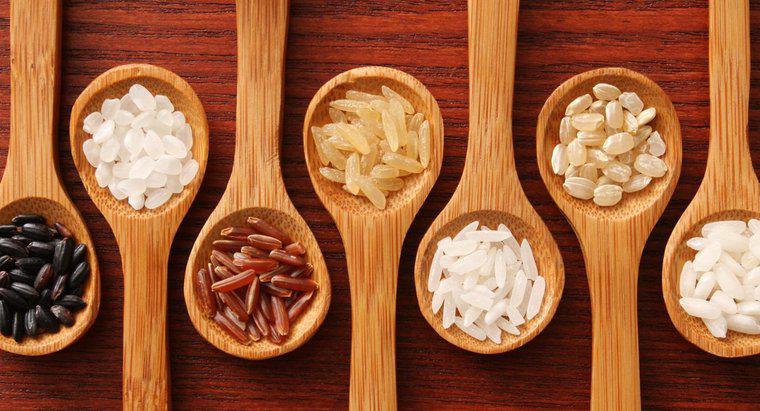 Qual é a diferença entre arroz integral e branco?