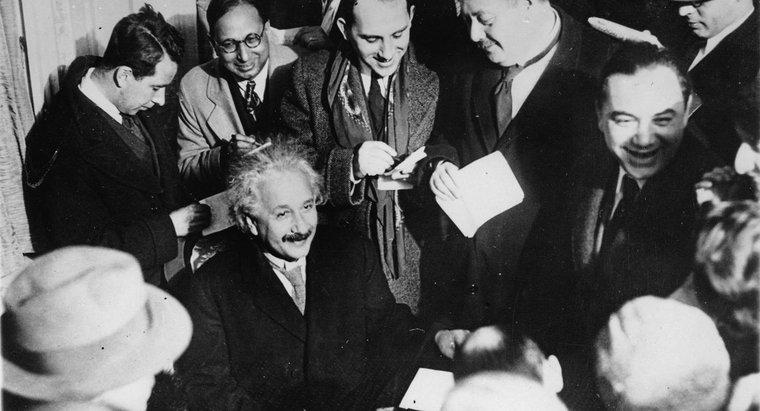 Quais foram os traços de caráter de Albert Einstein?