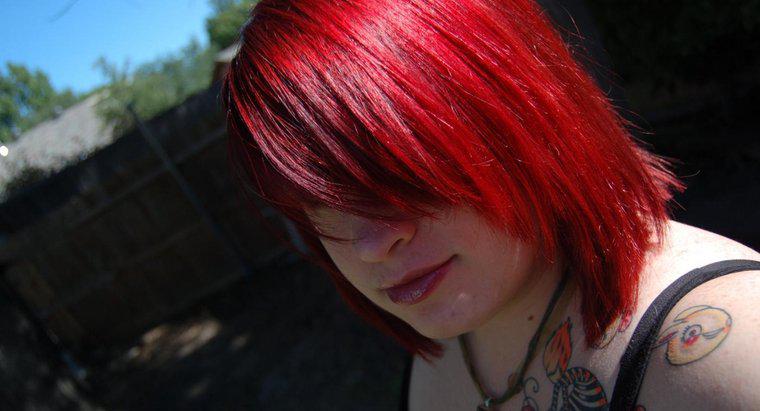 Como você faz a tintura de cabelo vermelho desaparecer mais rápido?