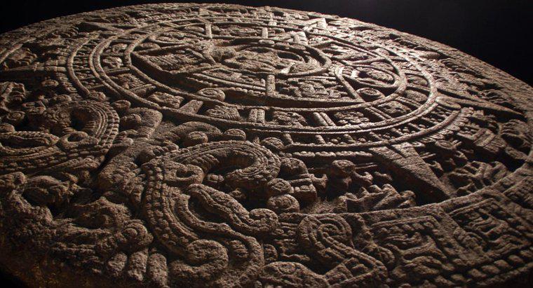 A quais recursos naturais os astecas tiveram acesso?
