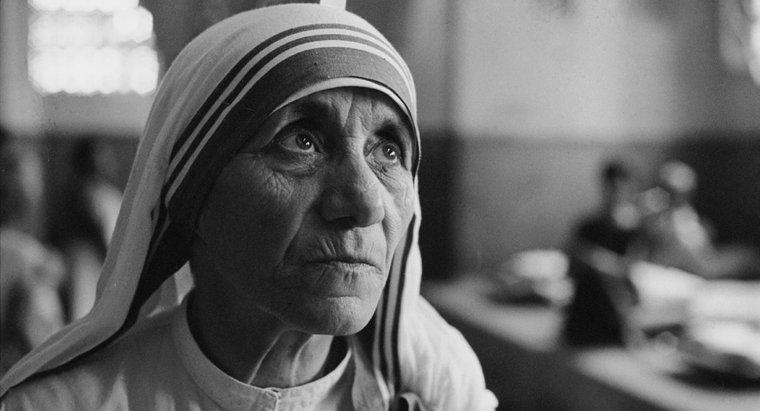 Quando a Madre Teresa escreveu o poema "Do It Anyway"?