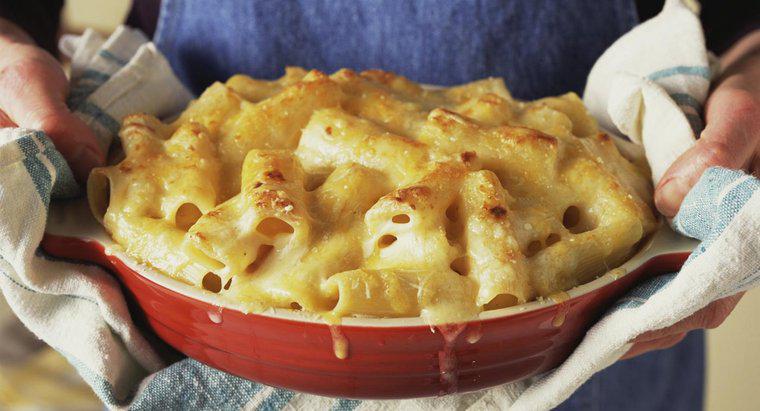 O que é uma boa receita de macarrão com queijo assado?