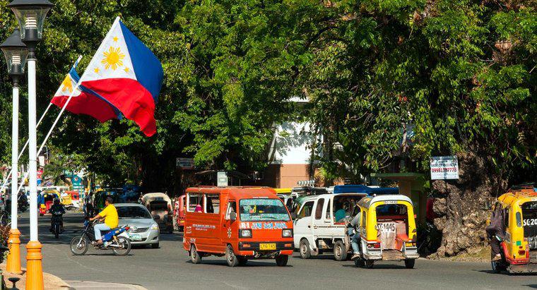 Qual é o simbolismo expresso pela bandeira das Filipinas?