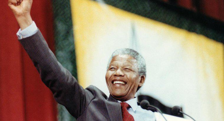 Quais foram as qualidades de liderança de Nelson Mandela?