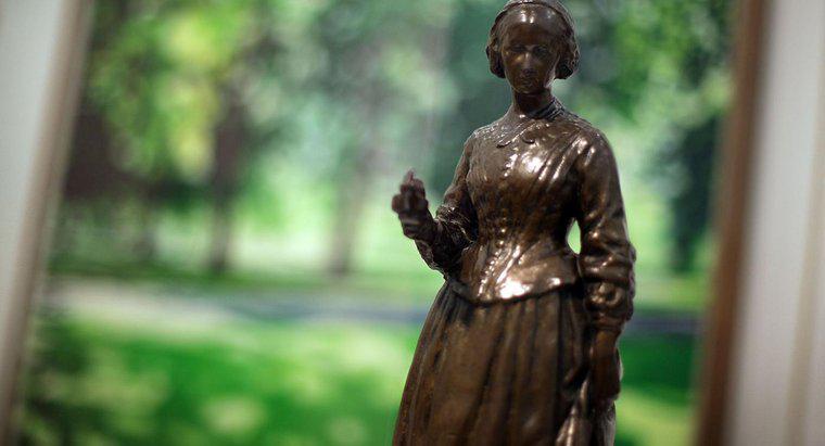 Por que Florence Nightingale se tornou uma enfermeira?