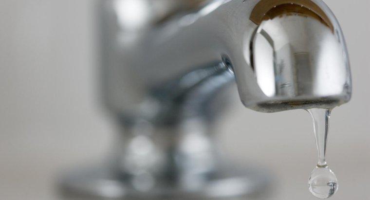 Qual é a temperatura média da água fria da torneira?