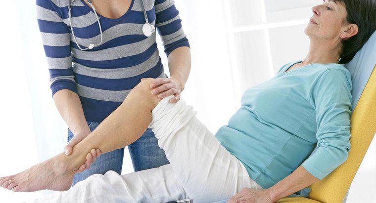 Quais são algumas das causas da dor nas pernas nas mulheres?