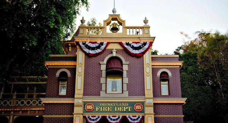 Onde estava o apartamento secreto de Walt Disney na Disneylândia?