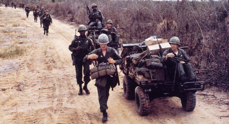 Por que os Estados Unidos se envolveram no Vietnã?