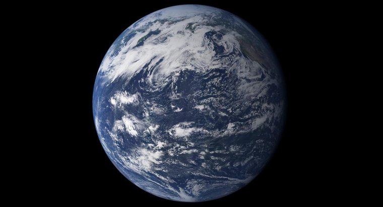 Qual é a altura da atmosfera da Terra?