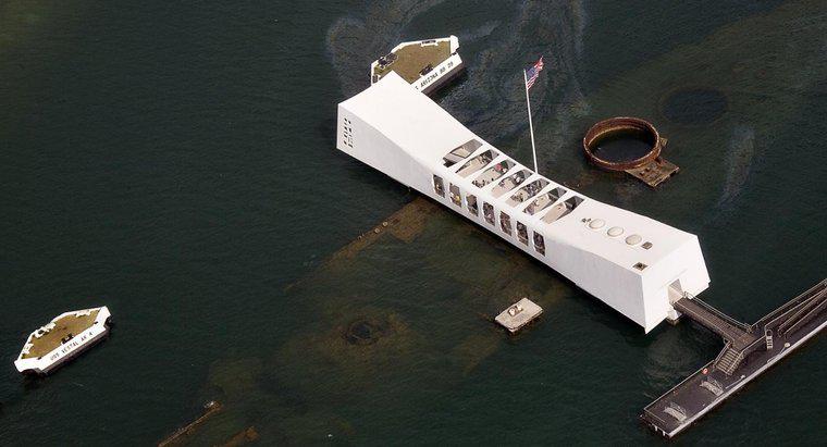 Quantas pessoas morreram em Pearl Harbor?
