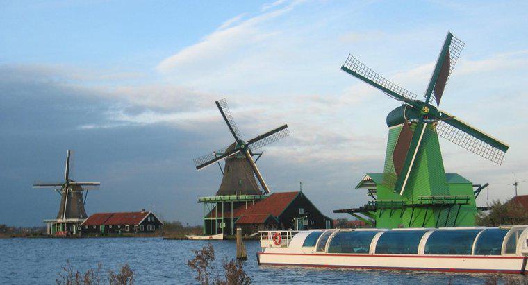 Como um moinho de vento produz eletricidade?