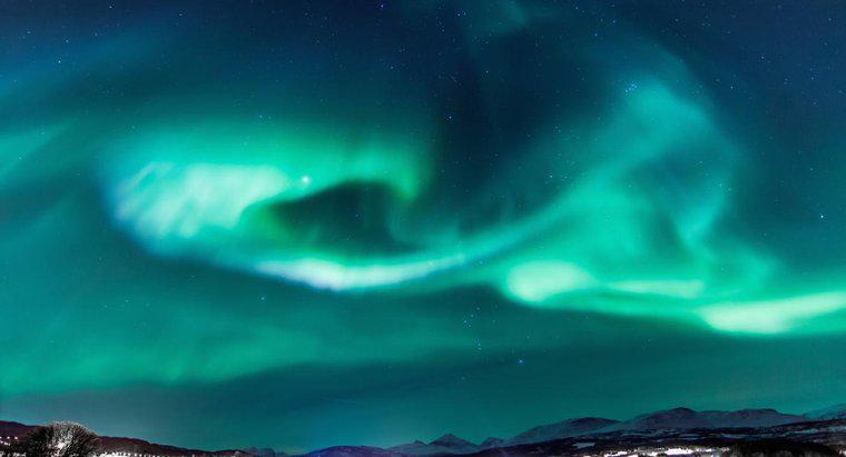 Quais são alguns fatos sobre a Aurora Borealis?