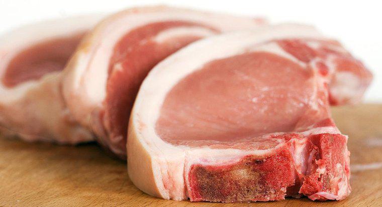 Por quanto tempo a carne crua pode permanecer à temperatura ambiente?