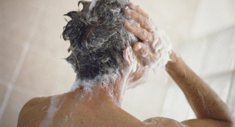 Que tipo de shampoo ajuda a se livrar das espinhas no couro cabeludo?
