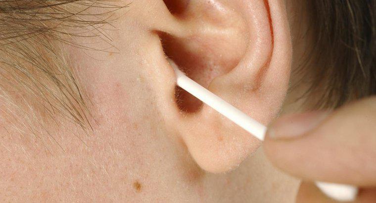 Quais são alguns bons remédios caseiros para remover a cera do ouvido?
