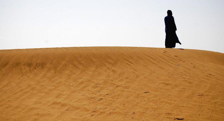 Quão quente pode ficar no deserto do Saara durante o verão?